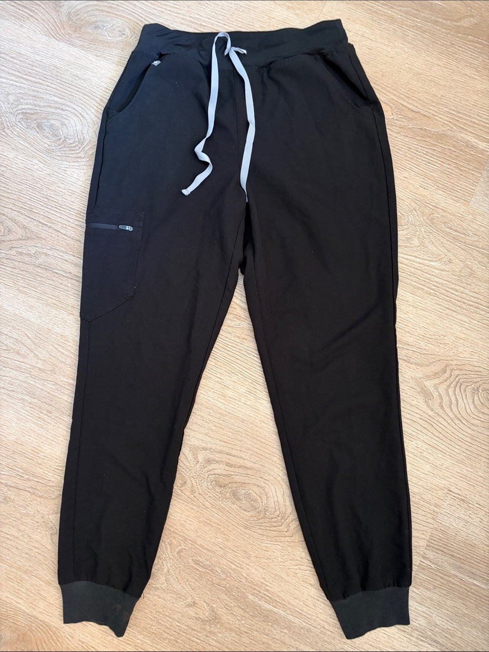 FIGS Women’s High-Waisted Zamora Jogger Scrub Pants — Black — Medium